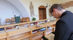 Ubúdajú veriaci aj kňazi. Do seminárov sa hlási oproti minulosti len zlomok záujemcov