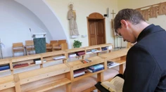 Ubúdajú veriaci aj kňazi. Do seminárov sa hlási oproti minulosti len zlomok záujemcov