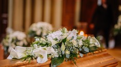 Kým pochovávali blízkych, vykrádal im domy. Muž si lúpeže plánoval na základe smútočných oznámení