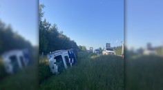 Diaľnicu D2 smerom do Česka blokoval prevrátený kamión