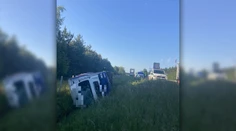 Diaľnicu D2 smerom do Česka blokoval prevrátený kamión
