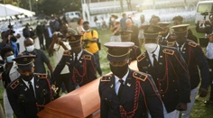 Nezomrel v pokoji a ani tak neodišiel. Pohreb zavraždeného prezidenta Haiti sprevádzali násilnosti