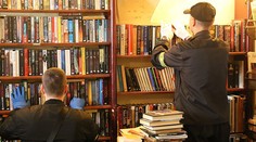 V bare v centre Bratislavy zasahovala NAKA. Akcia súvisí s prenasledovaním novinárov aj politikov