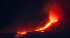 VIDEO: Sicílska sopka Etna sa prebudila k životu. V noci začala chrliť lávu