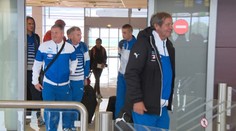 Po búrlivej noci sú už naši doma. Privítalo ich pár fanúšikov