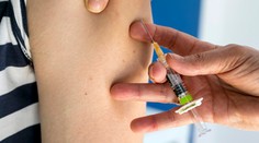 Boj proti koronavírusu pokračuje. Holandsko bude očkovať len s novými vakcínami