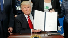 Trump podpísal výnos o výstavbe múru na hranici s Mexikom