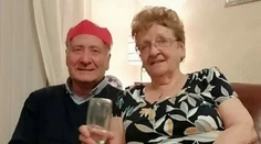 Zosobášili sa, keď mali 17. Teraz ich po dlhoročnom manželstve zabil koronavírus