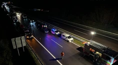 Diaľnicu D1 pri Dubnici nad Váhom pre vážnu dopravnú nehodu uzavreli. Hlásia jedného mŕtveho