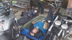 Zberateľský ošiaľ v Údolí smrti: Niektorí záujemcovia na novú nulaeurovú bankovku čakali už od utorka