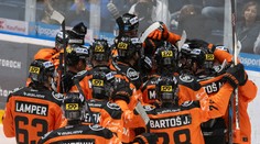 Košice v šlágri kola vydreli triumf v Bratislave. Po prvom dni vedie extraligu Banská Bystrica