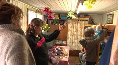 Opäť sme navštívili rodinu, ktorá žije z 28 € mesačne v prerobenom vagóne