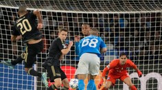 VIDEO: „Berlínsky múr“ dirigoval veterán, Lobotkov Neapol ho nezlomil. Slovák musel striedať