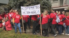 Majú toho dosť. Niekoľko stoviek odborárov a zamestnancov protestovalo, žiadajú lepšie platy