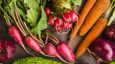 Nabité vitamínmi a minerálmi. Rebríček koreňovej zeleniny, ktorú sa oplatí zaradiť do jedálnička