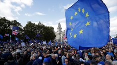 Británia: Johnson zaslal do Bruselu nepodpísanú žiadosť o odklad brexitu