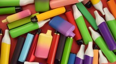 Na Slovensku našli napodobeniny populárnych elektronických cigariet. Môžu predstavovať vážne riziká