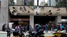 Ozbrojení lupiči kradli za bieleho dňa. Vzali zlaté mince za milióny