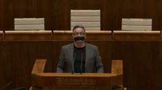 Pročko si v parlamente prelepil ústa čiernou páskou: Vláda vie, aké je dôležité umlčať pravdu