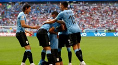 Uruguaj uštedril Rusku prvú prehru.  Oba tímy idú do osemfinále