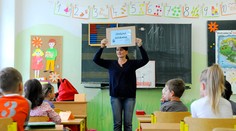 Žiaci dostanú školské autobusy, učiteľom k výplate započítajú roky