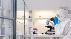 Šokujúci prípad v USA. Čínska vedkyňa prepašovala do krajiny biologickú zbraň