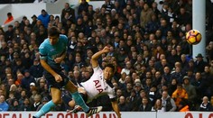 Víkendová gólparáda: Hetrik Alexisa Sanchéza, výstavné góly Dortmundu