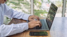 Grónsko bez internetu a mobilov. Môže to súvisieť s výpadkom elektriny v Španielsku