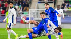 „Sokolíci“ favoritovi vzdorovali len v prvom polčase. Anglicko vyhralo rozdielom triedy a je na prvom mieste