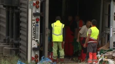 V Košiciach havaroval kamión s potravinami. Vrhli sa naň obyvatelia neďalekej osady