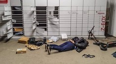 Chceli vyrabovať výdajný box. Polícia zadržala dvoch mužov priamo pri čine