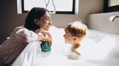 Odborníčka tvrdí, že deti stačí okúpať dvakrát za týždeň