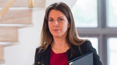 Minister Lajčák bol garanciou, tvrdí Cséfalvayová. Krajniak jeho demisiu víta