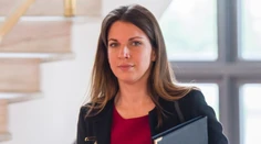 Minister Lajčák bol garanciou, tvrdí Cséfalvayová. Krajniak jeho demisiu víta