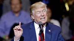 Obamacare zruším a na mexickej hranici postavím múr. Vyjadril sa Trump