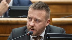 Už ho má v ruke. Splnomocnenec vlády Peter Kotlár si prevzal uznesenie o obvinení