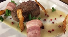 Hovädzie medajlónky s petržlenovým pyré a fazuľovými strukmi