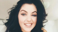 Zo dňa na deň krajšia. Celeste Buckingham sloboda prospieva