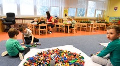 Parlament schválil novelu školského zákona. Zavádza nárok na prijatie v škôlke