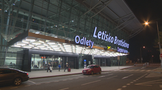 Na bratislavskom letisku pre problémy s podvozkom núdzovo pristálo dánske lietadlo