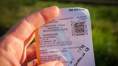 Na malých staniciach si už lístok nekúpite. Vo vlaku musíte aktívne vyhľadať sprievodcu