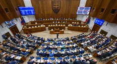 Hádka v parlamente o druhom pilieri. Vláda tlačila na skrátené legislatívne konanie, opozícia bola proti