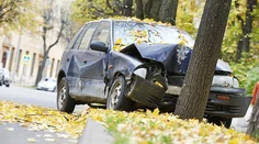 Litava: Po náraze do stromu bojuje o život iba 5-ročný chlapček