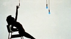 Spomínate si na sexy tanečnicu z Flashdance? V 50 vyzerá výborne