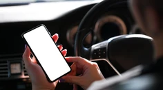 Ďalšia vlna podvodných SMS správ. Na pozore by mali byť daňovníci