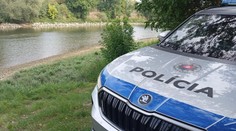 Tragédia v Šúrovciach. Štvorica mužov sa šla kúpať do Váhu, dvaja sa utopili