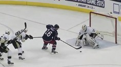 Gól roka v NHL? Corey Tropp vyškolil obranu aj brankára