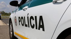 Do rieky Nitra spadlo auto aj s vodičom. Policajti vytiahli muža v poslednej chvíli, zrejme mu zachránili život