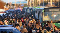 Do východného Aleppa dorazili autobusy, budú pokračovať v evakuácii