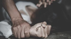 Austráliu šokoval najhorší prípad zneužívania v histórii. Vychovávateľ sa nakrúcal pri sexuálnom zneužívaní takmer stovky mladých dievčat